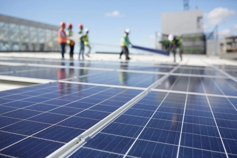 Conheça os três maiores riscos à segurança em sistemas fotovoltaicos e saiba como evitá-los